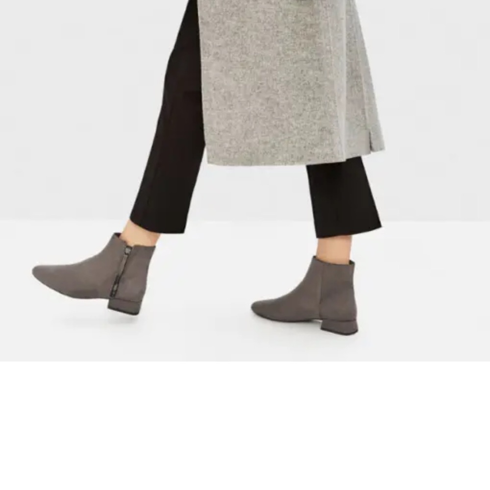ZARA Women's Pre-owned Flat Ankle Boots with Zip(Grey, US 8/EUR 39)